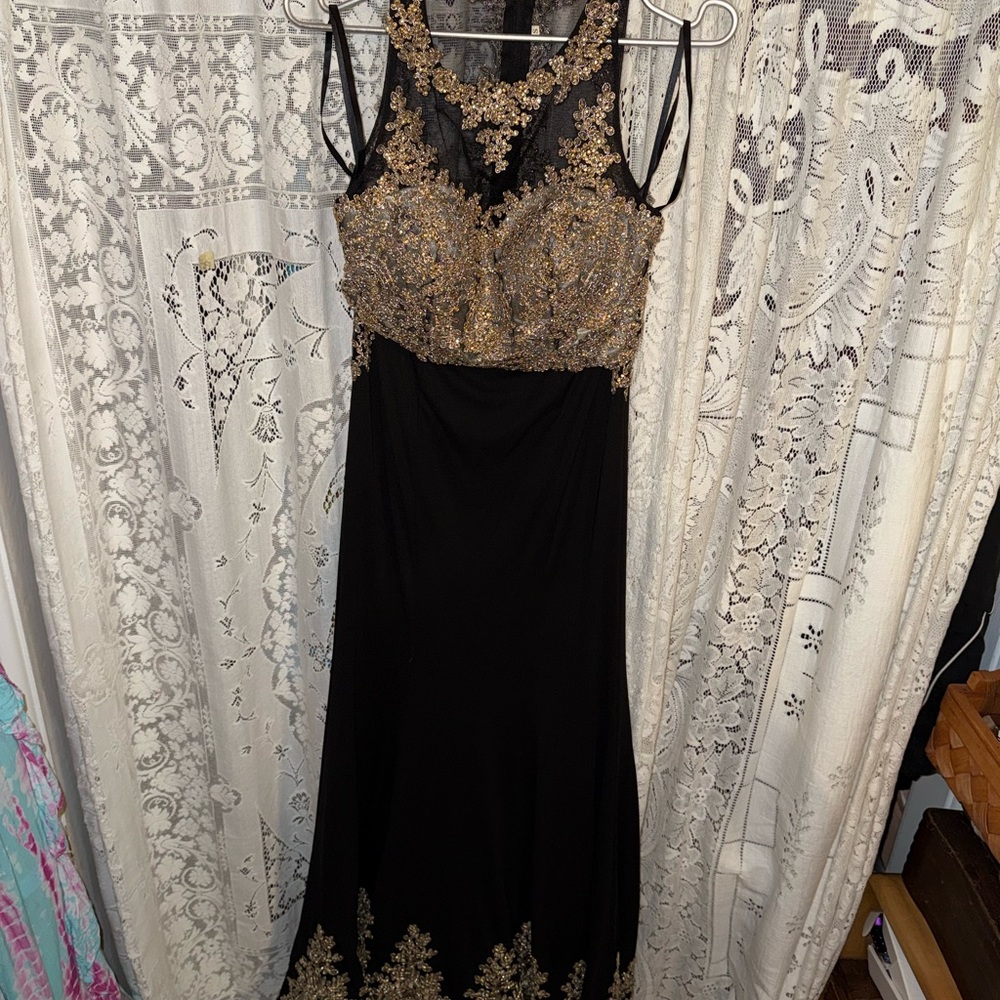 Dancing Queen Black and Gold‎ Maxi Dress